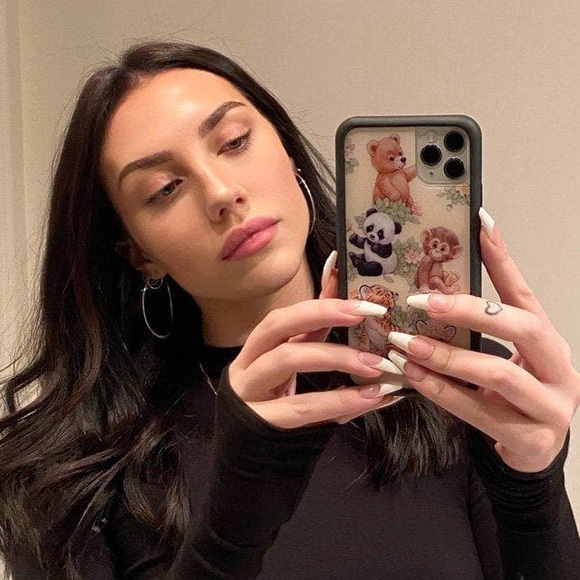 Wildflower Iphone 14 Pro Case BUNDLE (Wildflower, Aritzia Superpuff, Otterbox) - Picture 10 of 16